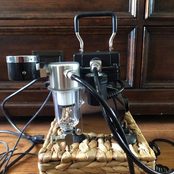 Iwata airbrush compressor - Picture 7 of 9